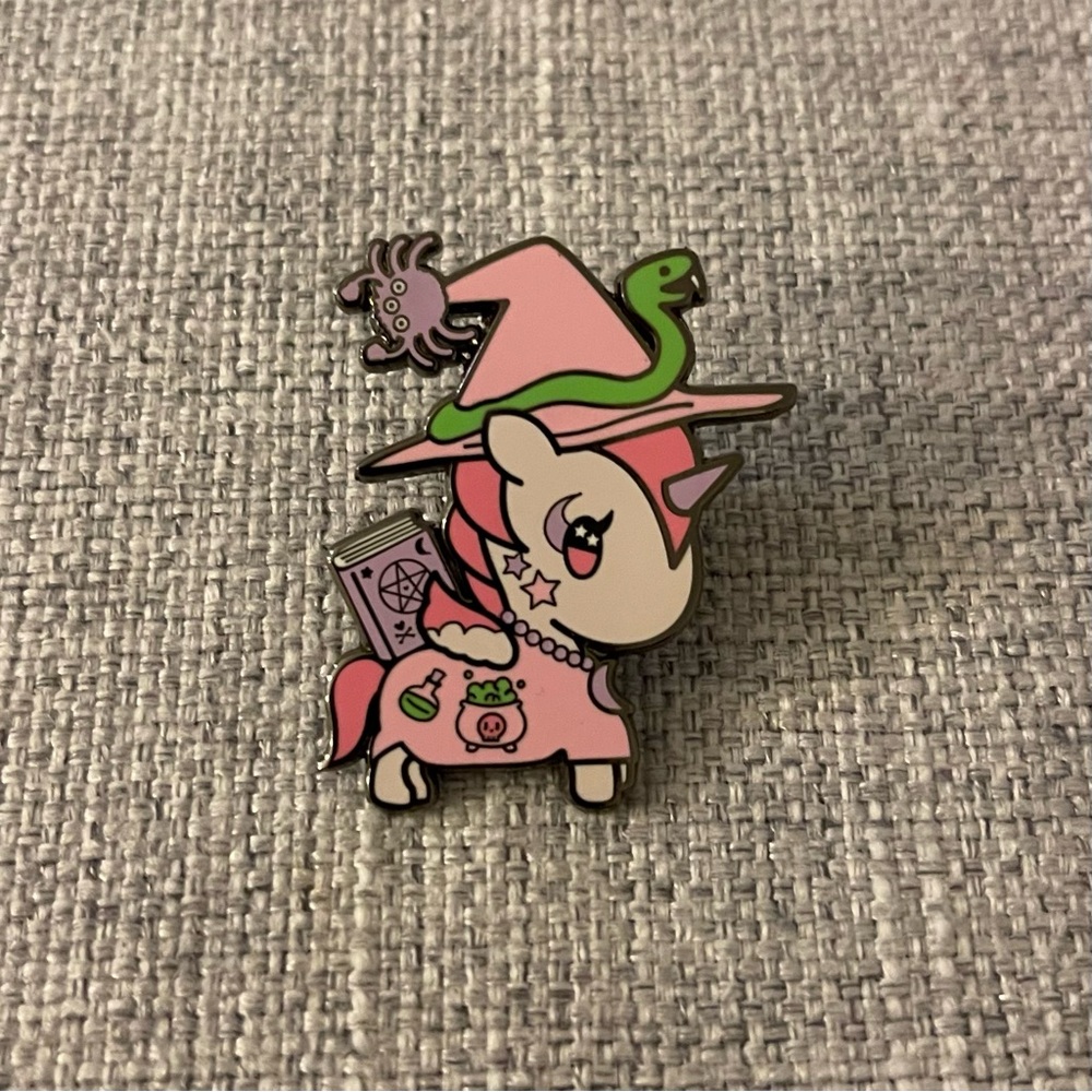 tokidoki Mystic Magic Unicorno Blind Box Pin - Mystic Spellina